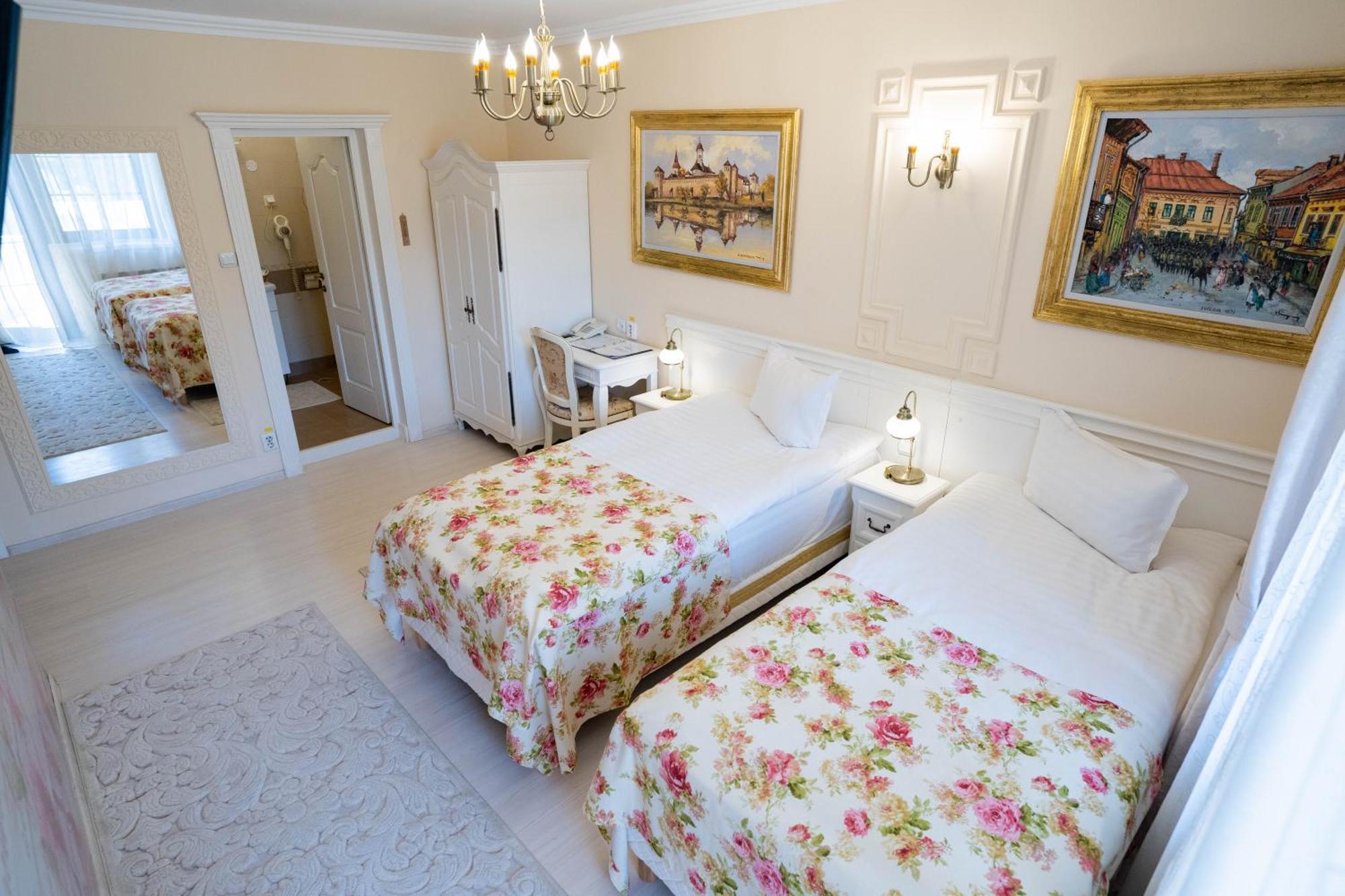 Villa Alice Suceava Ngoại thất bức ảnh